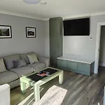 4 Bed House Sleeps 8 - Enclosed Garden - Parking Dom wakacyjny