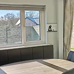 4 Bed House Sleeps 8 - Enclosed Garden - Parking * Killarney
