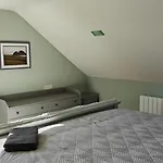 Dom wakacyjny 4 Bed House Sleeps 8 - Enclosed Garden - Parking Killarney