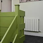 4 Bed House Sleeps 8 - Enclosed Garden - Parking *
