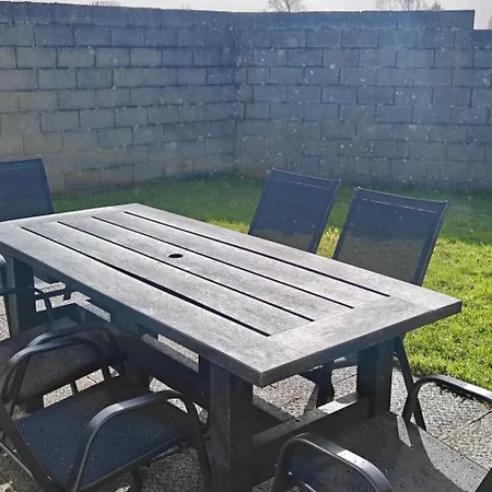 4 Bed House Sleeps 8 - Enclosed Garden - Parking * Killarney