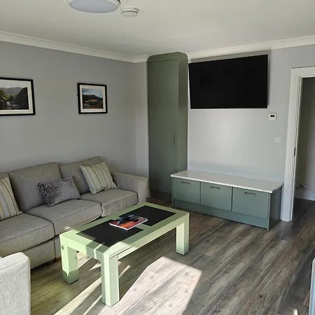 4 Bed House Sleeps 8 - Enclosed Garden - Parking Сasa de vacaciones