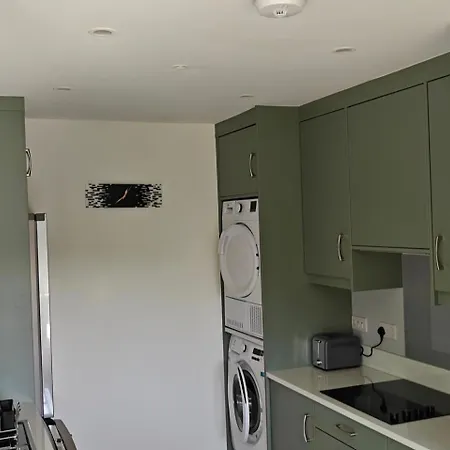 4 Bed House Sleeps 8 - Enclosed Garden - Parking Killarney