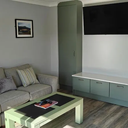 4 Bed House Sleeps 8 - Enclosed Garden - Parking Dom wakacyjny