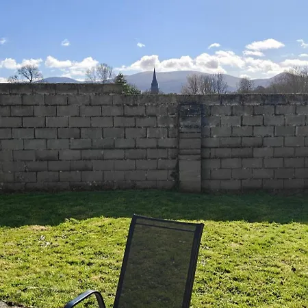 4 Bed House Sleeps 8 - Enclosed Garden - Parking * Killarney
