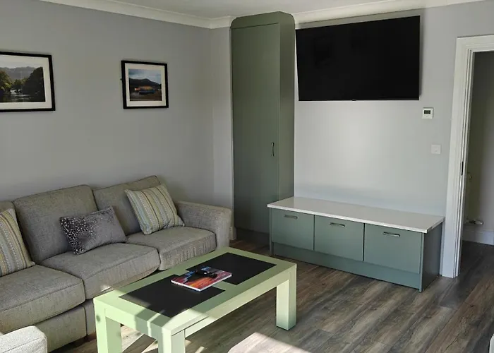 4 Bed House Sleeps 8 - Enclosed Garden - Parking Ferienhaus