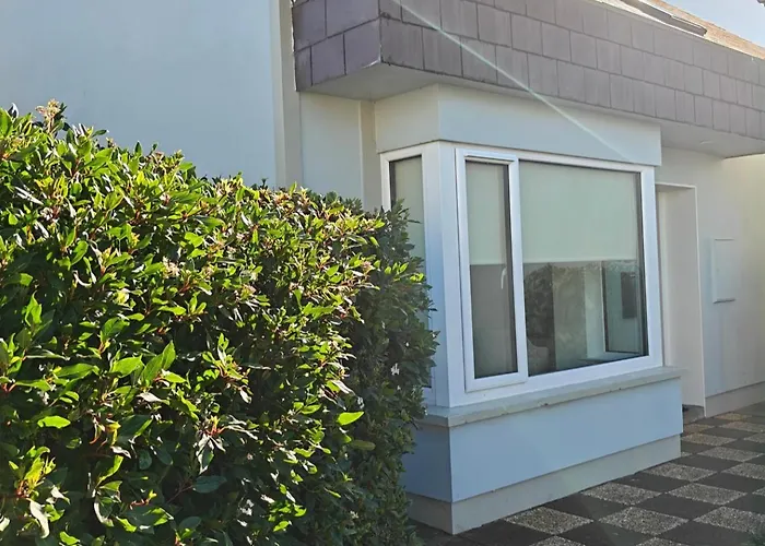 4 Bed House Sleeps 8 - Enclosed Garden - Parking Ferienhaus