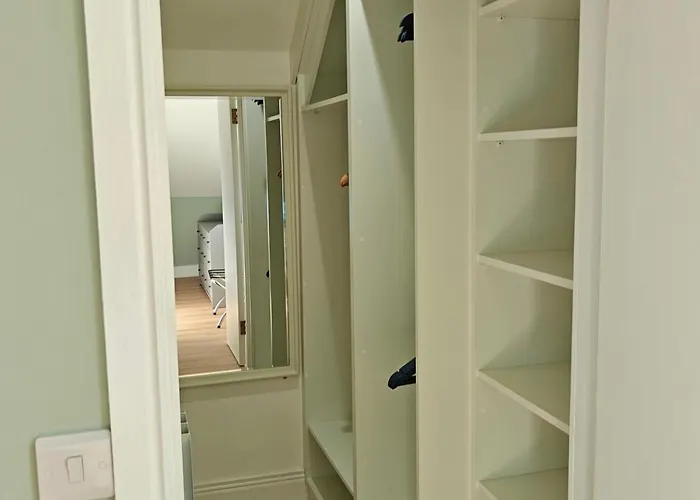 4 Bed House Sleeps 8 - Enclosed Garden - Parking Ferienhaus