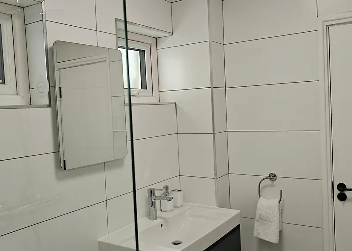 4 Bed House Sleeps 8 - Enclosed Garden - Parking Ferienhaus