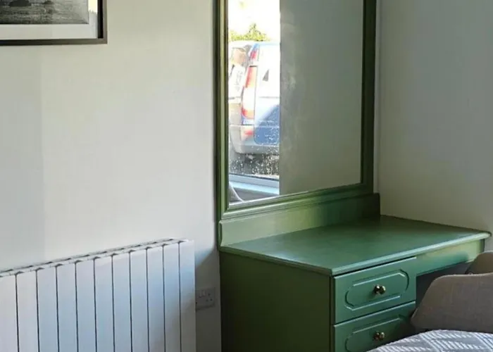 Ferienhaus 4 Bed House Sleeps 8 - Enclosed Garden - Parking