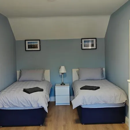 Holiday home 4 Bed House Sleeps 8 - Enclosed Garden - Parking Killarney