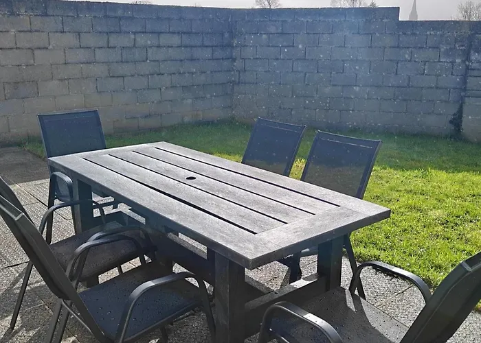 4 Bed House Sleeps 8 - Enclosed Garden - Parking * Killarney