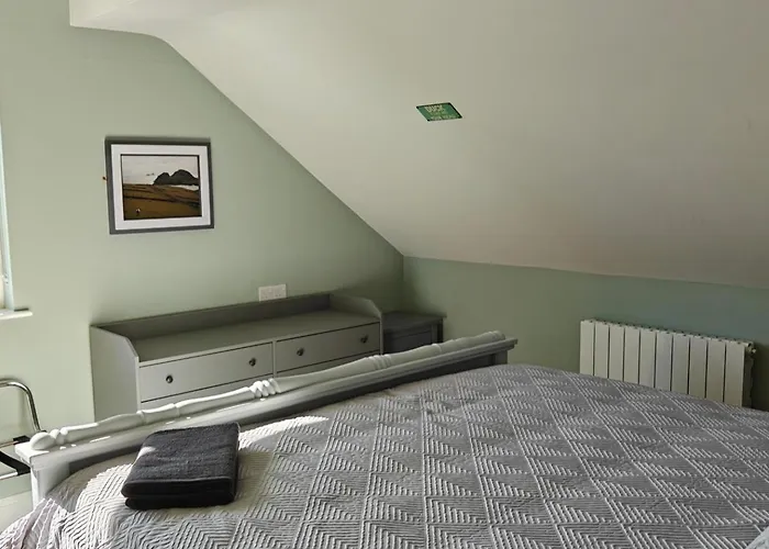 Holiday home 4 Bed House Sleeps 8 - Enclosed Garden - Parking Killarney